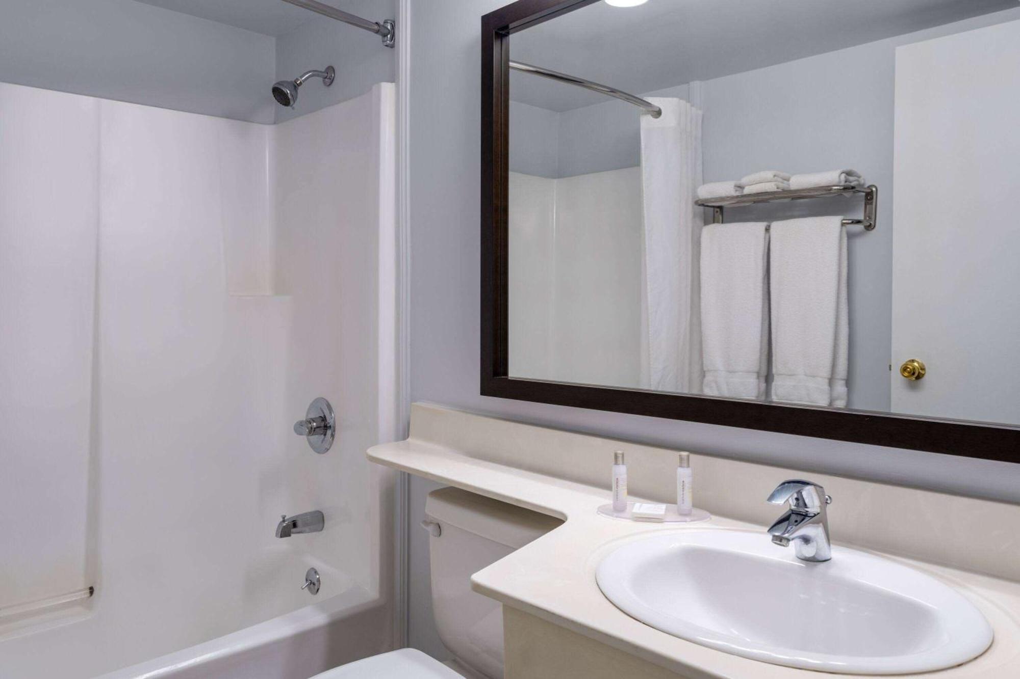 Travelodge Suites By Wyndham Saint John Exterior foto