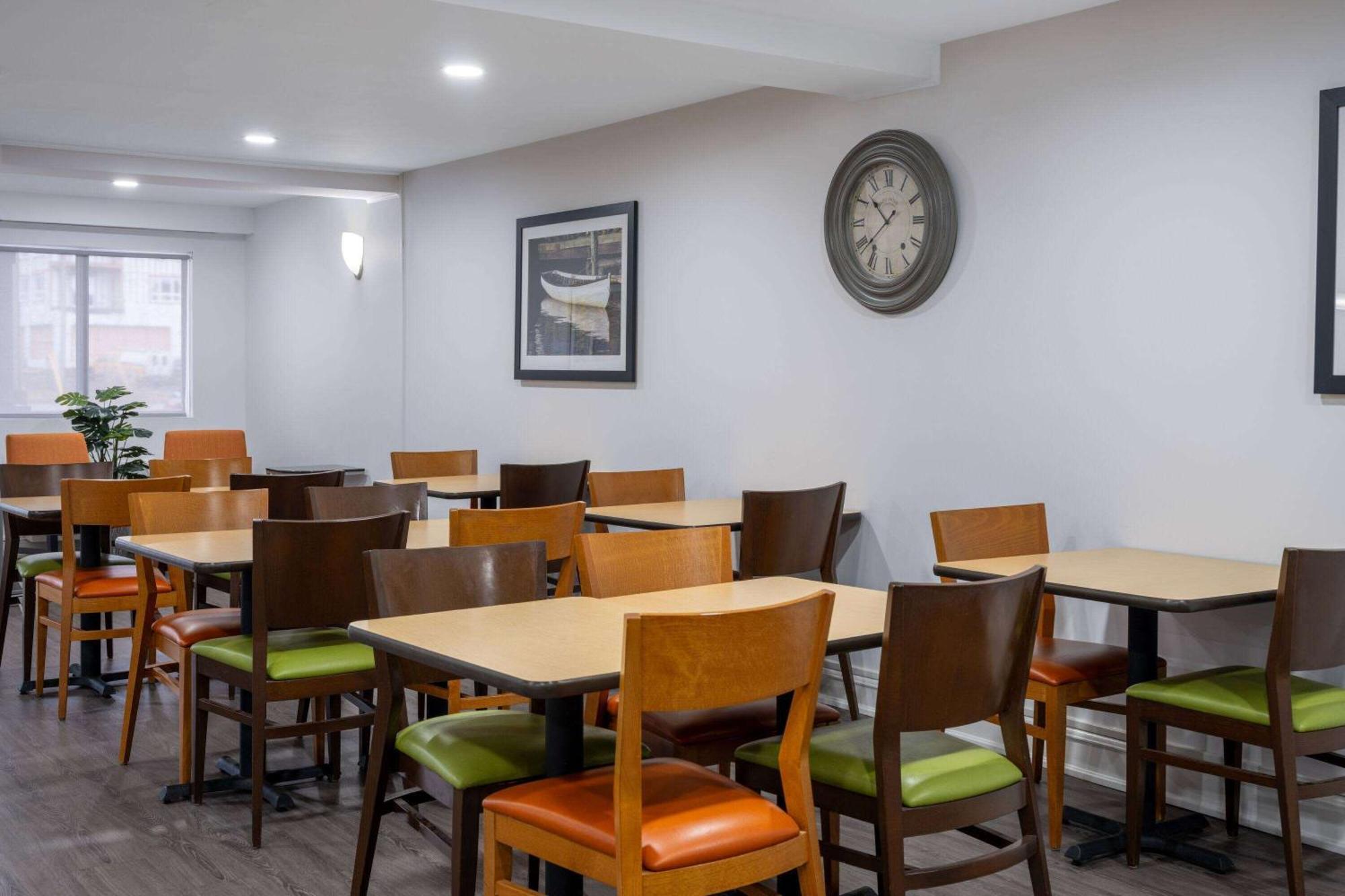 Travelodge Suites By Wyndham Saint John Exterior foto