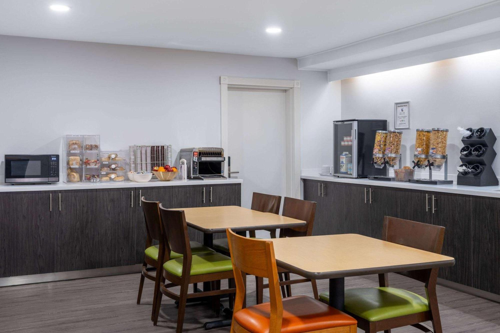 Travelodge Suites By Wyndham Saint John Exterior foto